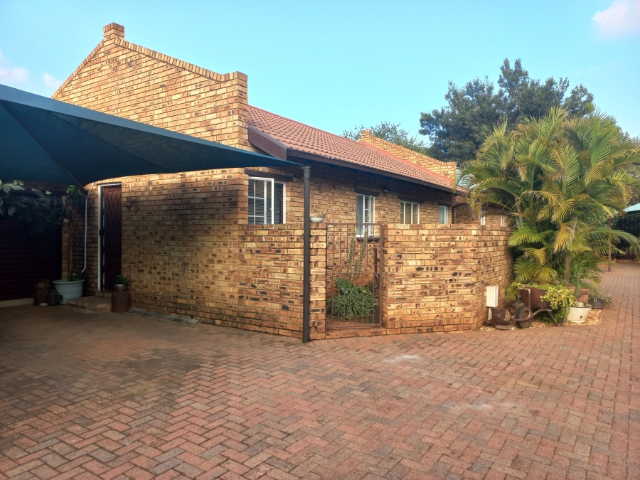 3 Bedroom Property for Sale in Safari Gardens North West